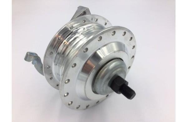 Radnabe Vorderrad Speichenfelge mit Bremsankerplatte Puch Maxi